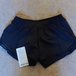 Lululemon Size 10 Hotty Hot Short 4"